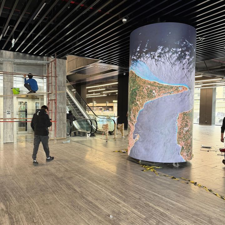 Curved cylindrical LED column in a mall lobby, Beirut
